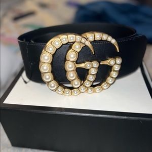 Woman’s large Gucci limited edition pearl Belt